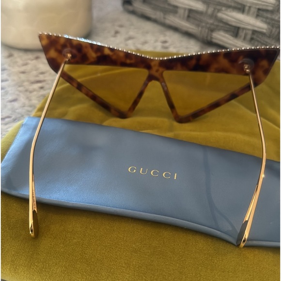 GUCCI
Geometric Crystal Sunglasses GG0430S Havana - Picture 10 of 15